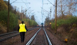 Tragiczny wypadek koło Torunia. Samochód wjechał pod pociąg