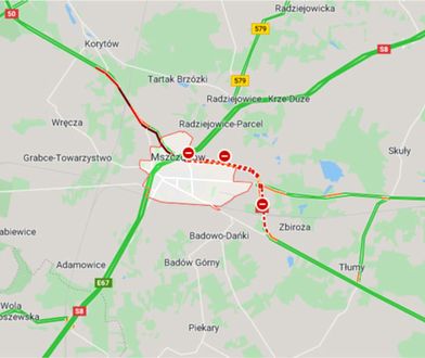 Mszczonów. Śmiertelny wypadek na DK 50. Zderzenie czołowe osobówki z tirem. Zginął dziennikarz