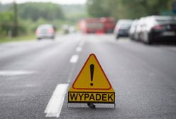 Łódzkie: Zderzenie samochodu z autobusem. Są ranni