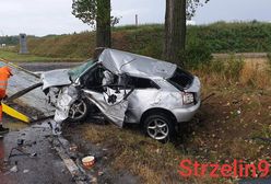 Wypadek na Dolnym Śląsku. Samochód uderzył w drzewo i dachował. Kierowca zginął na miejscu