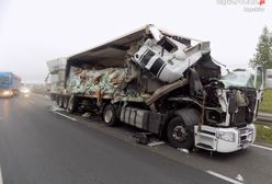 Wypadek na DK1 w Markowicach. Zderzyły się dwie ciężarówki
