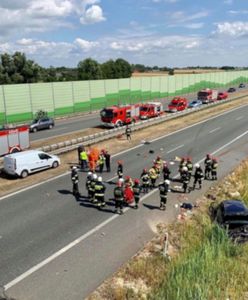 Samochód dachował na A1. Trzy osoby w stanie ciężkim