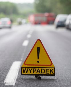 Łódzkie: Zderzenie samochodu z autobusem. Są ranni