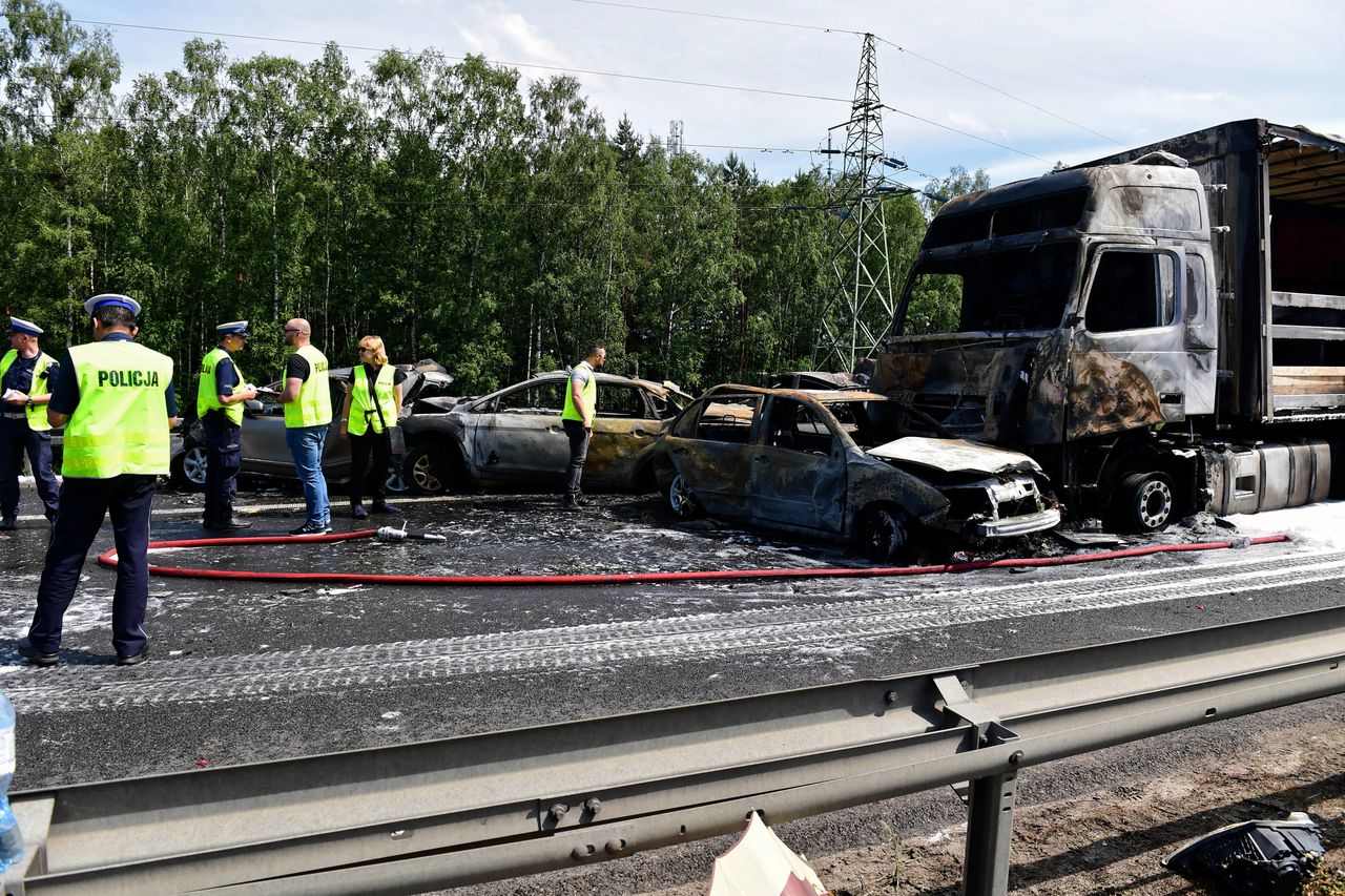Wypadek na A6 pod Szczecinem. Bohater z Ukrainy wyciągał ludzi z płonących aut. Miał tylko gaśnicę i baniak z wodą