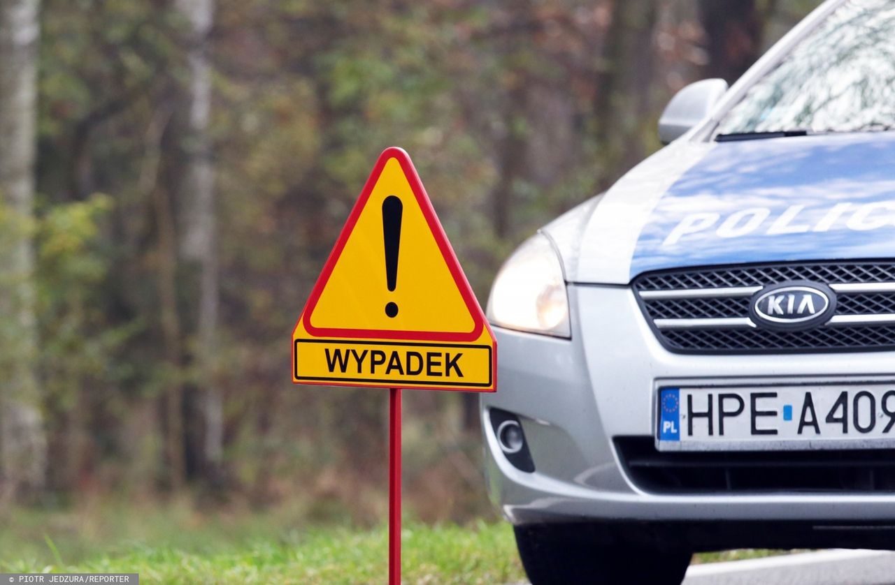 Zachodniopomorskie. Auto wypadło z drogi, jedna osoba nie żyje