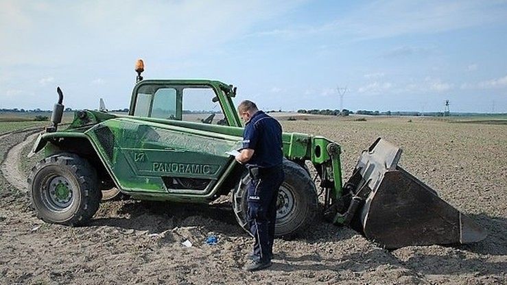 Pijany rolnik przejechał kobietę podczas prac polowych. Trafiła do szpitala