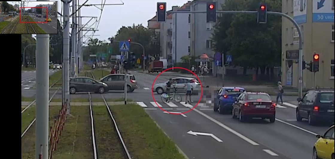 Toruń. Rowerzysta śmiertelnie potrącił starszą kobietę i uciekł. Szuka go policja