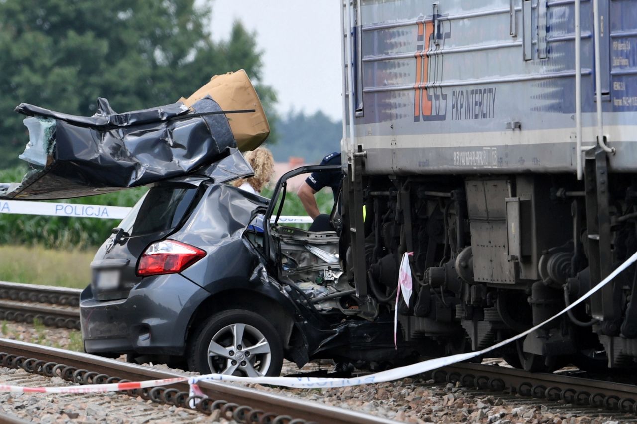 Wierzawice: tragiczny wypadek na torach. Samochód wjechał wprost pod pociąg