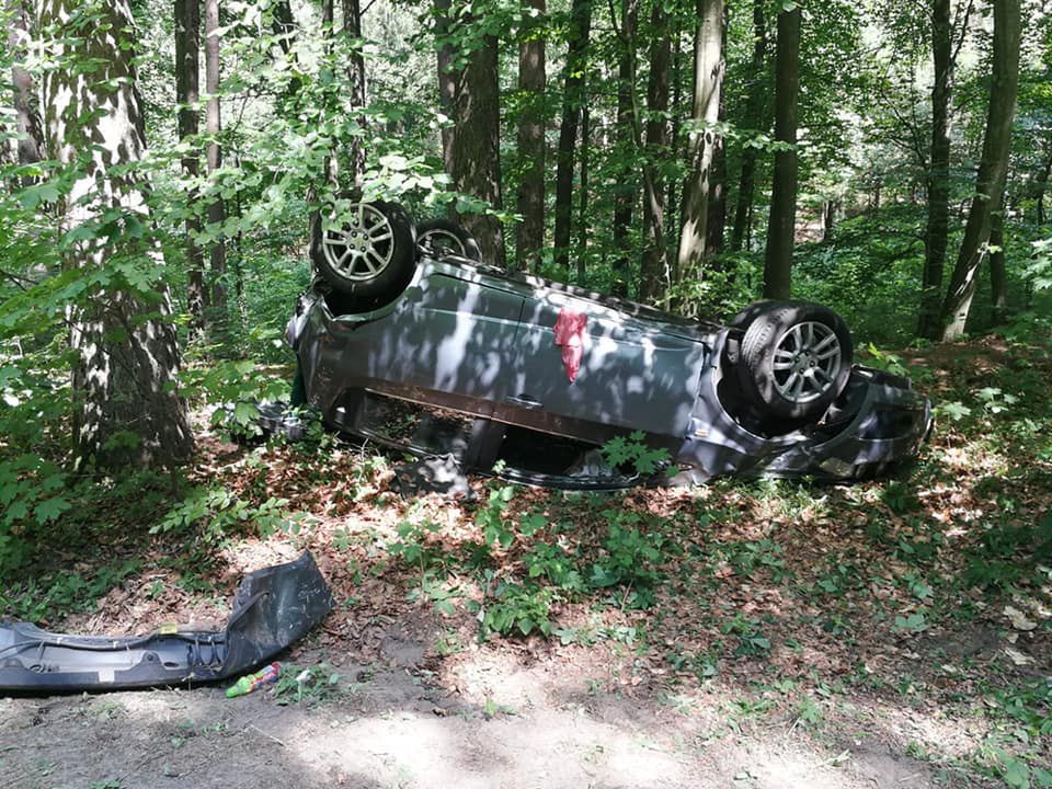 Kopydłówko: tragiczny wypadek, zginął kierowca. 8 osób rannych
