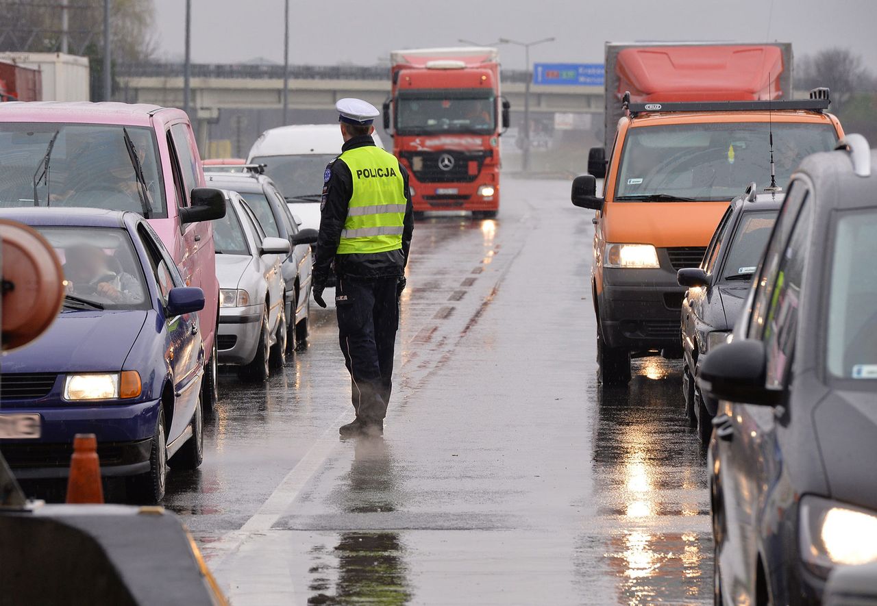 Koszmarny wypadek na autostradzie A4 pod Bolesławcem. Ominął policję i zginął