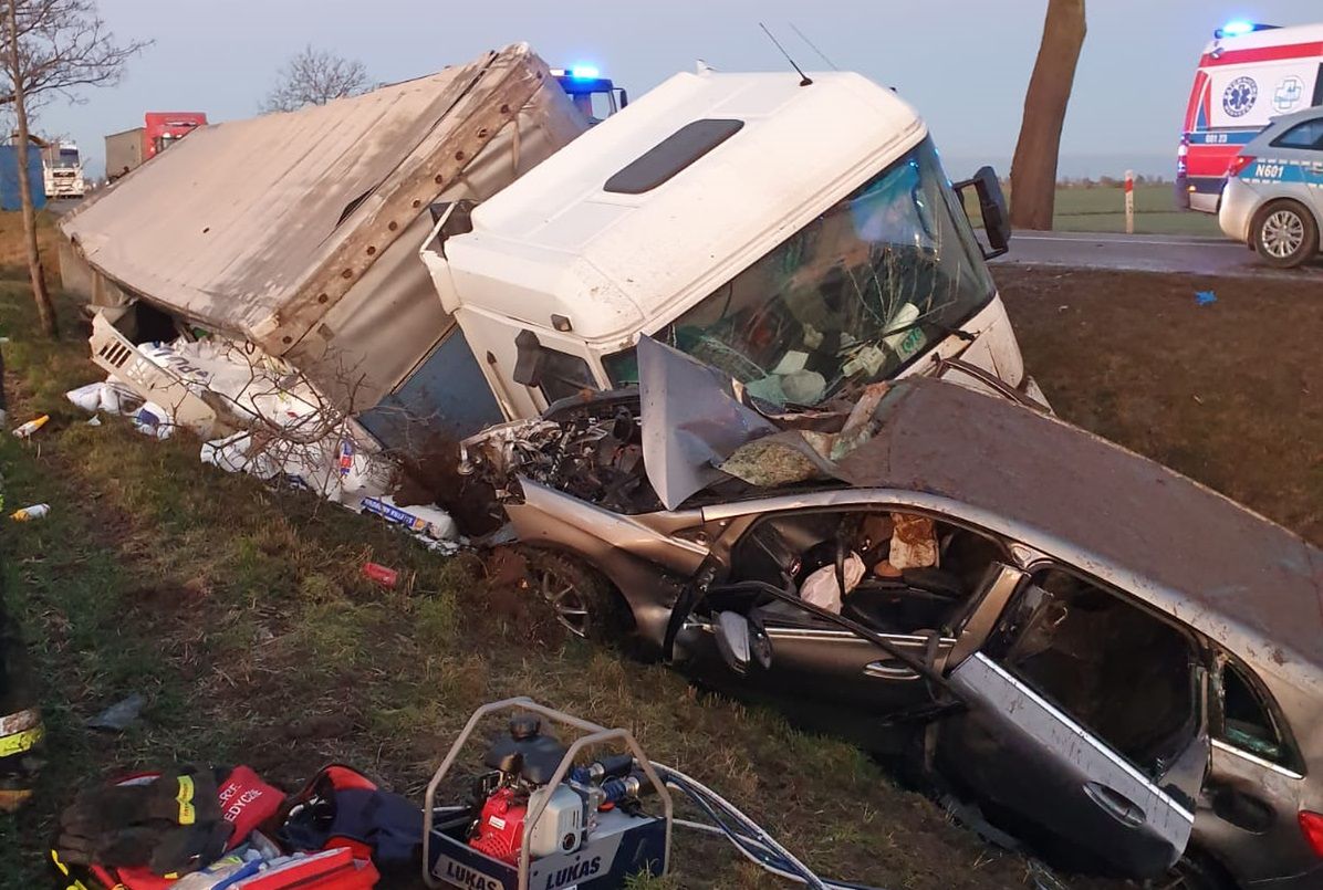 Groźny wypadek na DK22 pod Malborkiem. Na miejscu śmigłowiec LPR