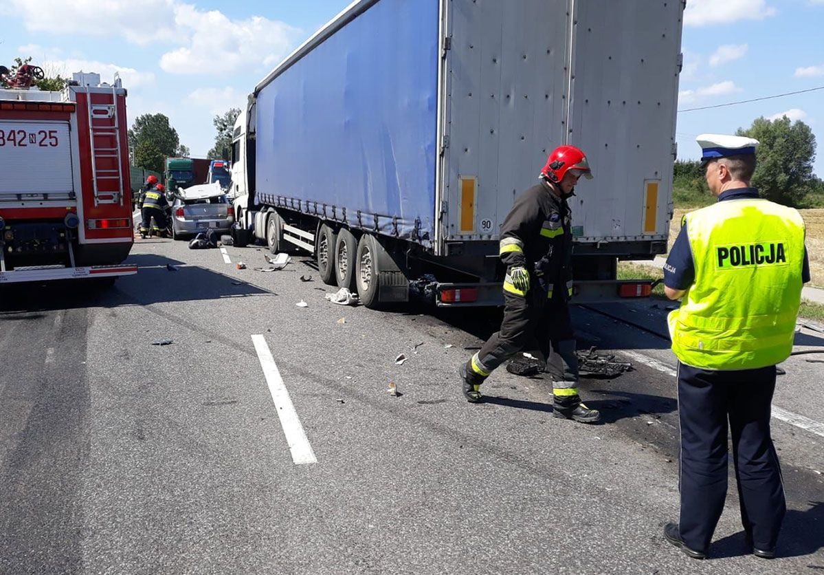 Tragedia na DK7 pod Elblągiem. Wyjechał wprost na tira