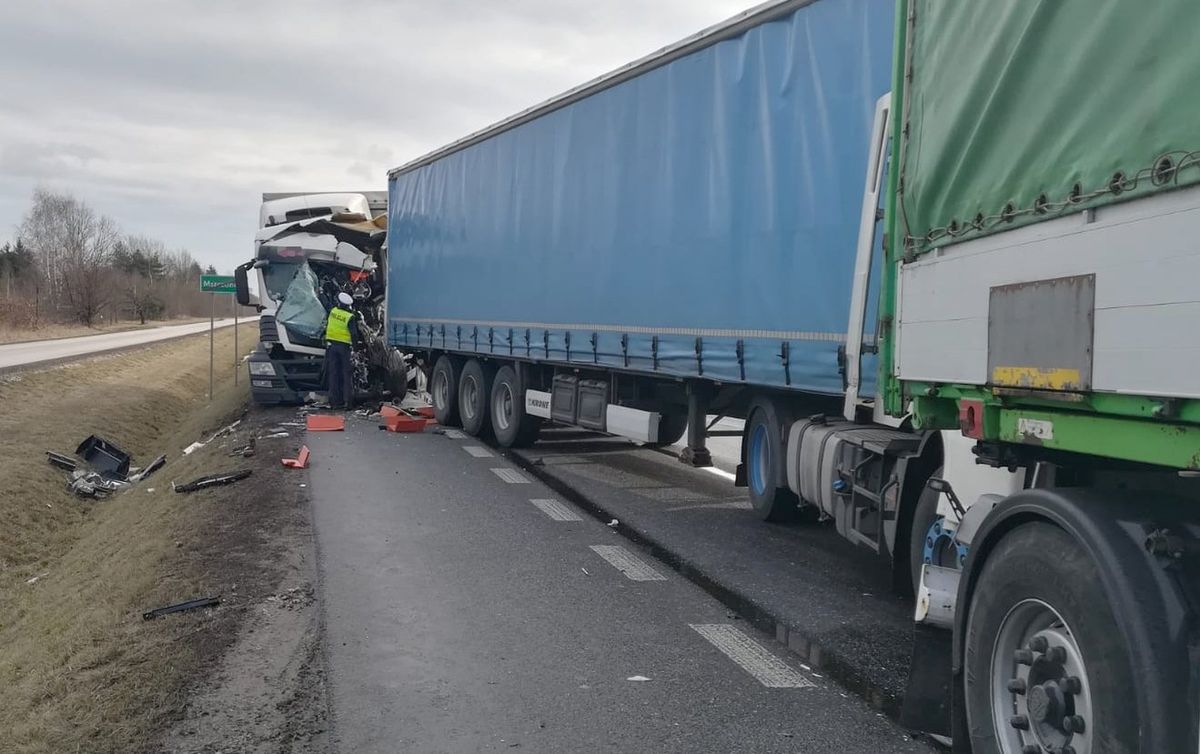 Mszczonów: zderzenie 4 ciężarówek. Jedna osoba nie żyje