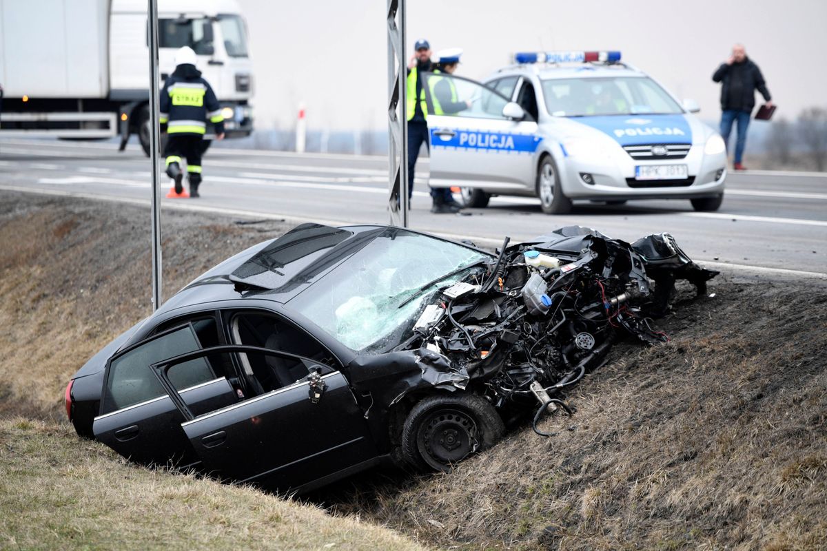 Wypadki drogowe kosztują nas miliardy złotych. Rząd zamyka oczy na koszty do 2019 r.