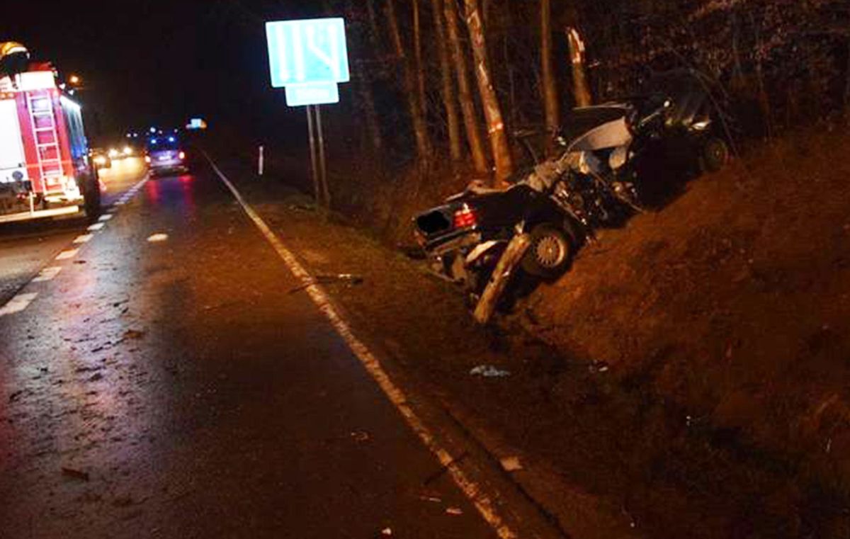 Znów BMW. Dwóch zabitych w wypadku pod Tarnowem. Komentarz policjanta