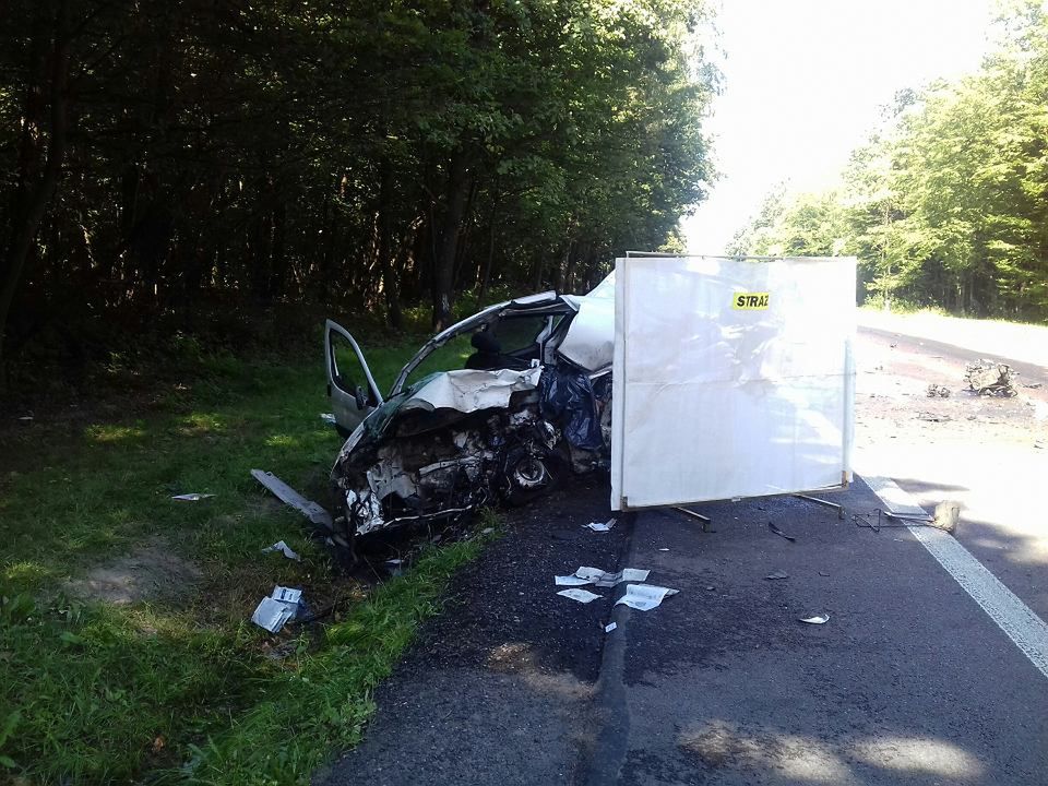 Śmiertelny wypadek w Lubelskiem. Nie żyje kierowca auta