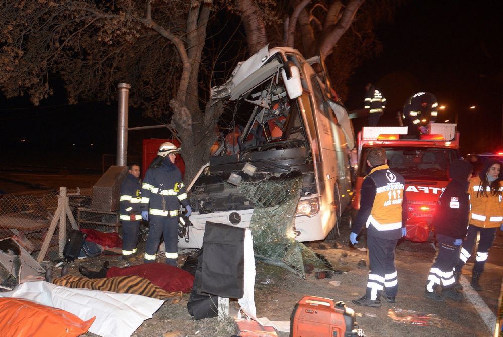 Ominął psa na drodze. 11 osób nie żyje