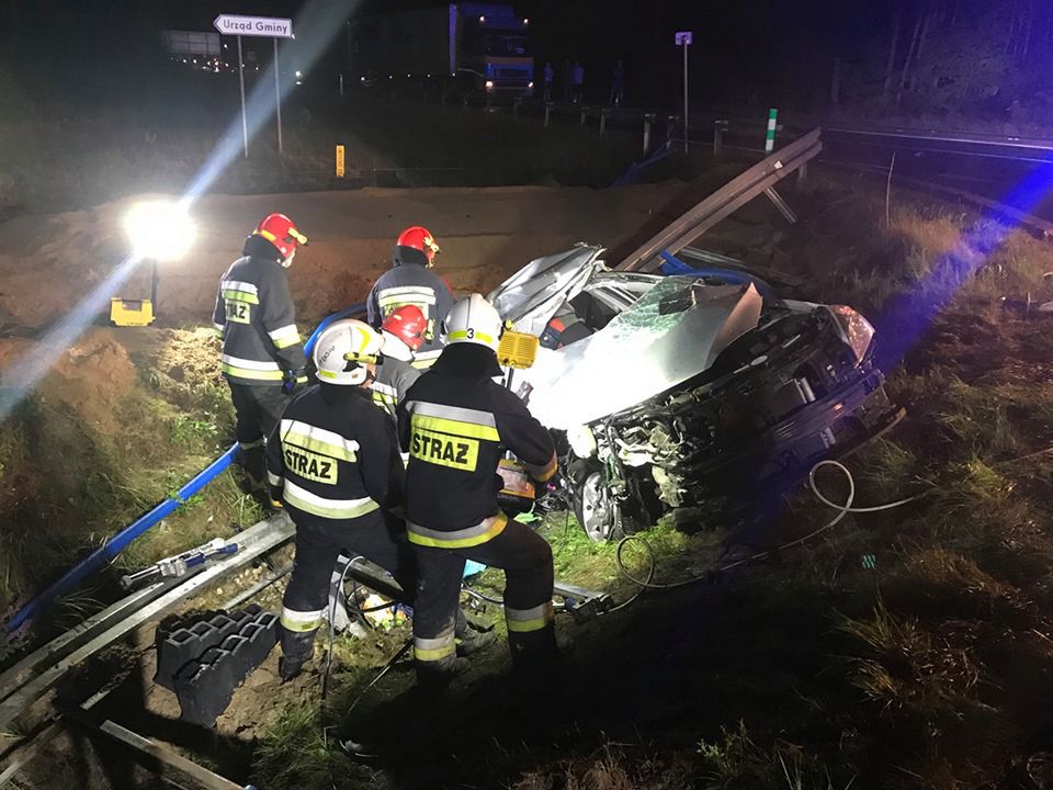 Ruda Malaniecka. Matka z dzieckiem zginęła w zderzeniu osobówki z tirem