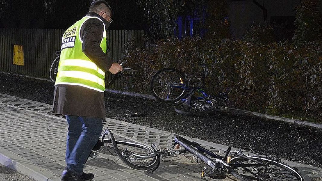 Nietrzeźwy kierowca potrącił nastoletnich rowerzystów z gminy Chełm i próbował uciec.
