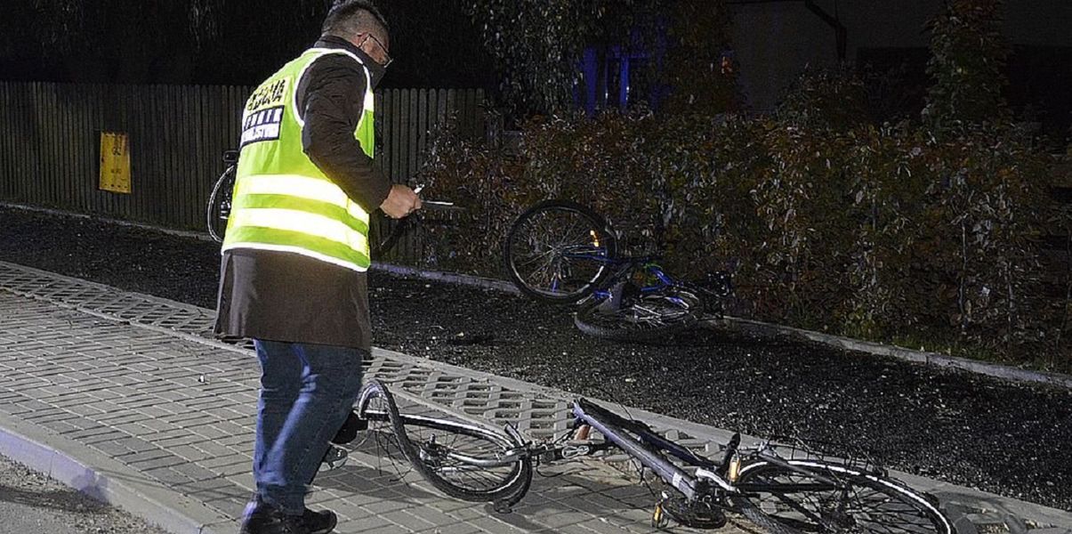 Nietrzeźwy kierowca potrącił nastoletnich rowerzystów z gminy Chełm i próbował uciec.