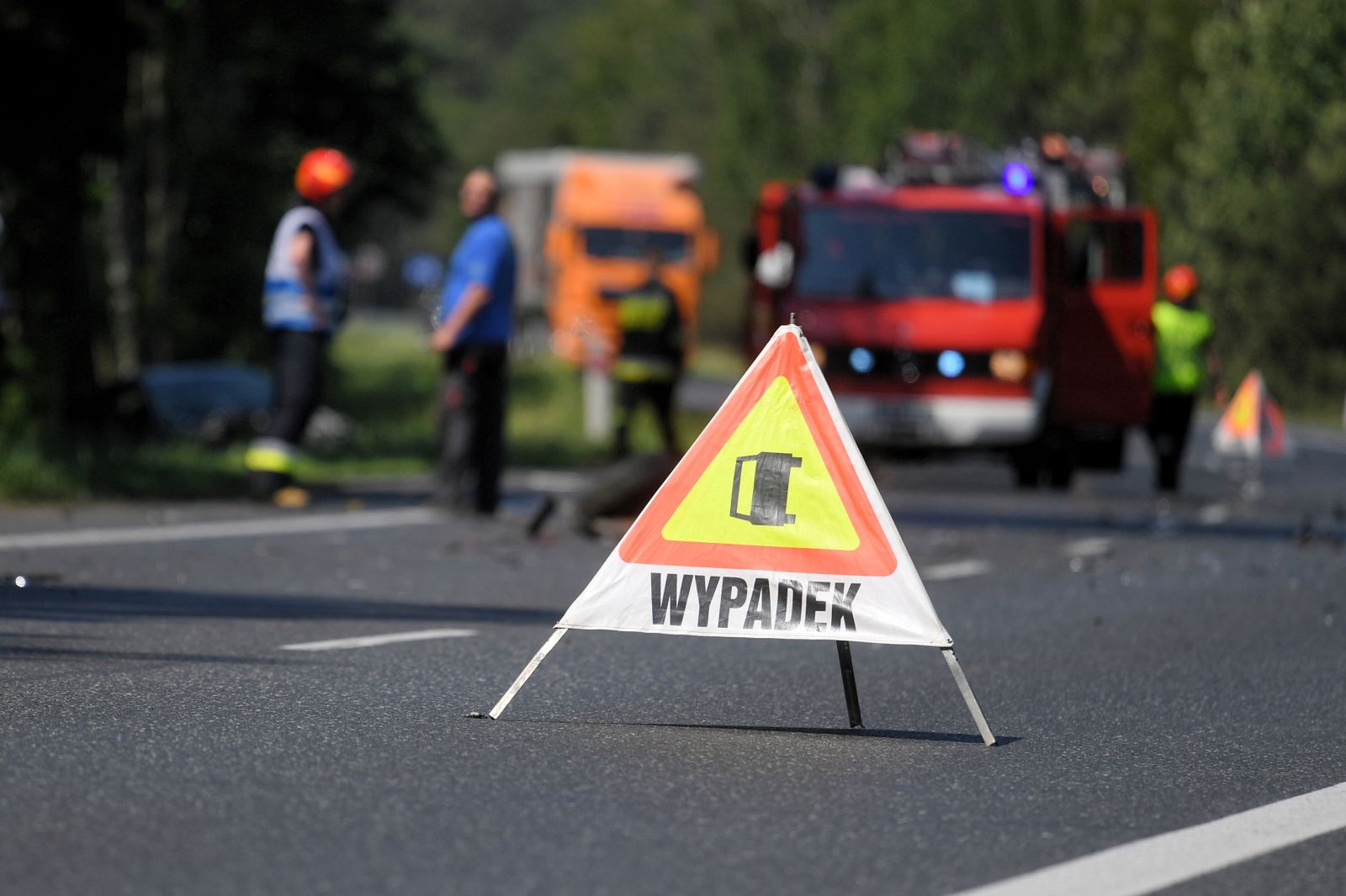 Na miejscu są cztery zastępy straży pożarnej