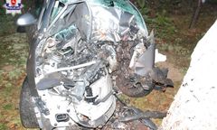 Tragiczny wypadek w Nadziei: 18-latek wbił się autem w drzewo
