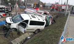 Zderzenie busa z karetką koło Lubartowa. Cztery osoby ranne