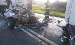 Strażacy wezwani do zmiażdżonego samochodu. Nie mogli uwierzyć w to, co zobaczyli