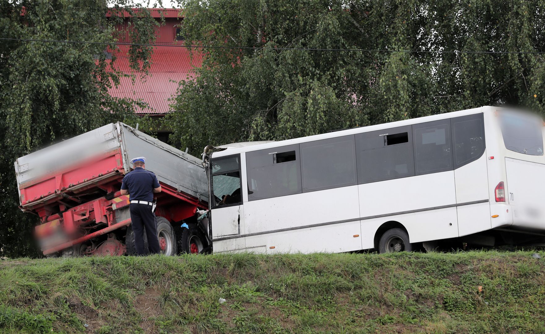 Nowy Sącz. Wypadek w Świniarsku to katastrofa w ruchu lądowym