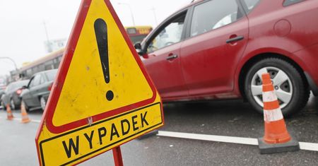 Wisłostrada. Uderzyła autem w barierki. Gdy wysiadła, potrącił ją inny pojazd