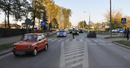 97-latek potrącił maluchem pieszych. Wjechał na pasy