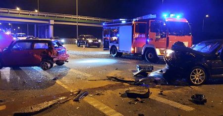Nowe Grocholice pod Warszawą. Zderzyły się trzy samochody na trasie S8