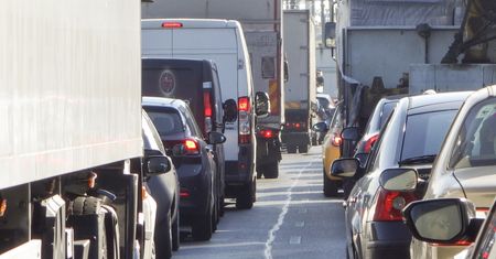 Wypadek na autostradzie A1. Dachował samochód, dwie osoby ranne