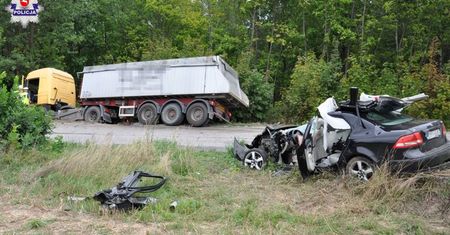 Nowe Zadybie. Wypadek po rozpoczęciu szkoły. 18-latek nie żyje, inni są ciężko ranni