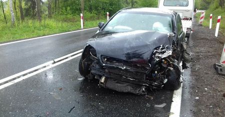 Wypadek maturzysty i kierowcy ciężarówki. Mężczyzna trafił do szpitala
