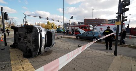 Łódź. 2 policjantów rannych w zderzeniu radiowozu z samochodem osobowym