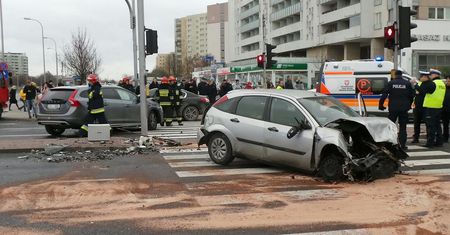 Policyjny pościg na Gocławiu. Dwie osoby trafiły do szpitala