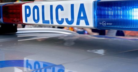 Mazowieckie. Auto wjechało w drzewo. Nie żyją dwie osoby