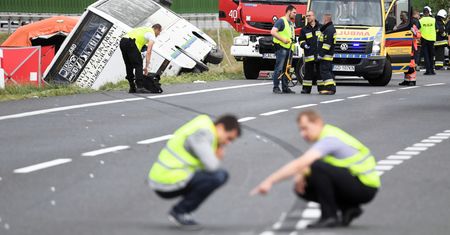 Konstantynowo. Wypadek autokaru. Dwie osoby nie żyją
