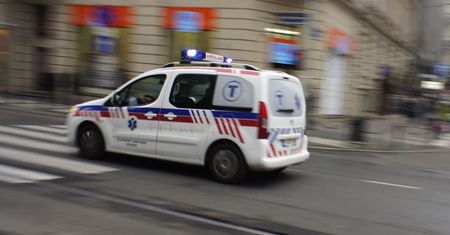 Krwawy koniec sąsiedzkiej awantury. Mężczyzna dźgnął nożem 15-latka