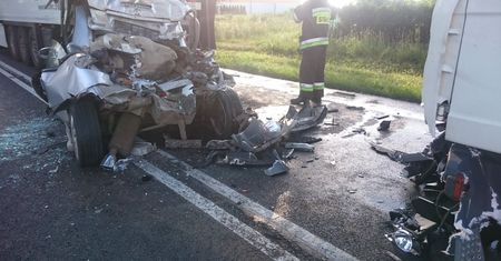 Strażacy wezwani do zmiażdżonego samochodu. Nie mogli uwierzyć w to, co zobaczyli