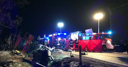 Wypadek na DK 74. Nie żyją trzy młode kobiety