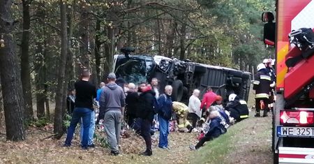 Śmiertelny wypadek pod Ostrołęką. Zmarłym policjant i jego żona. Osierocili dwójkę dzieci
