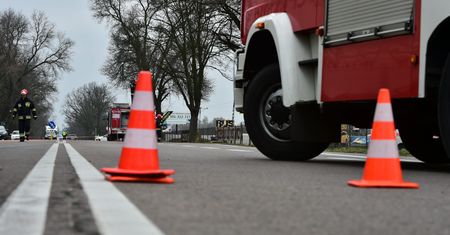Kilkanaście osób rannych. Po wypadku zablokowana krajowa "17"