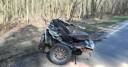 Śmiertelny wypadek na drodze. Samochód nastolatków roztrzaskał się na kawałki