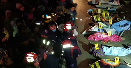Koszmarny wypadek. Ciężarówka wjechała w tłum. Zginęło ponad 30 osób