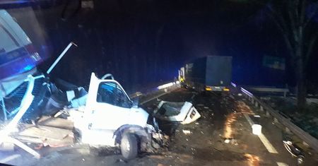Koszmarny wypadek koło Mszczonowa. Zdjęcie strażaków przeraża