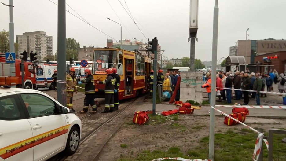Tramwaj wypadł z szyn