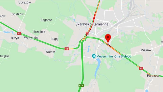 Skarżysko-Kamienna. Wypadek na DK42. Kobieta z dzieckiem potrącona na pasach