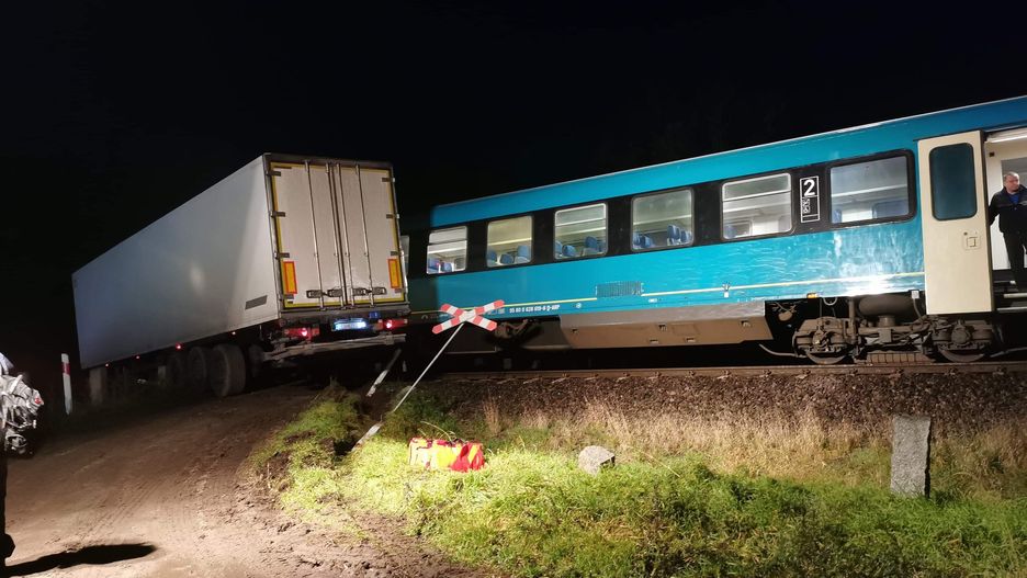 Granowo w Wielkopolsce. Zderzenie pociągu z tirem na trasie Grodzisk - Poznań